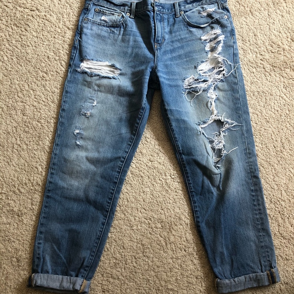 GAP Sexy Boyfriend Ripped Jeans / Size 31
